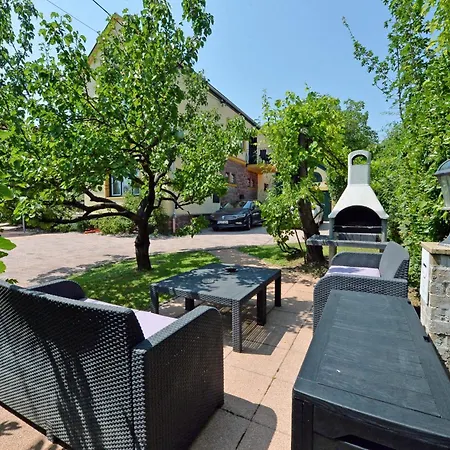 Zsofia بالاتونفوريد