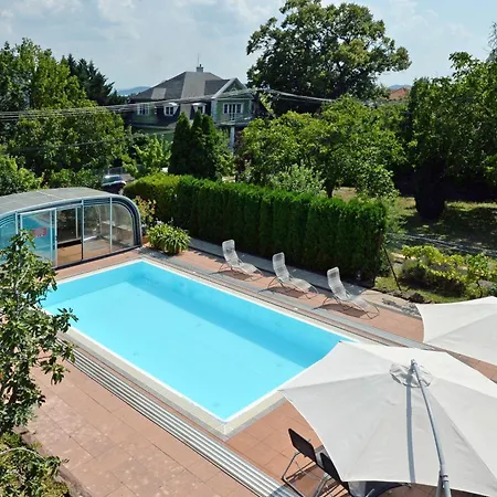 Zsofia 巴拉顿菲赖德