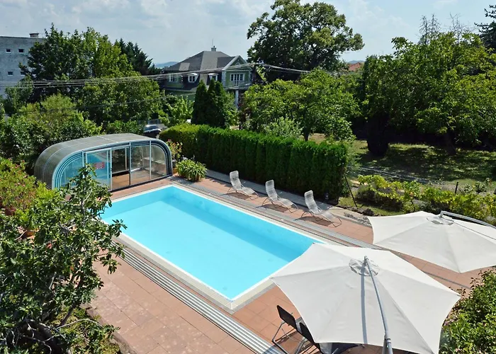 Zsofia 巴拉顿菲赖德